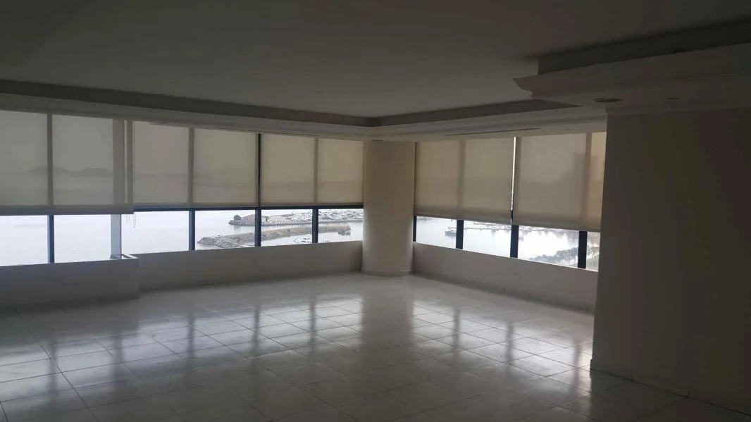 Alquilo en deslumbrante apartamento en avenida balboa 16-2864mh — 3