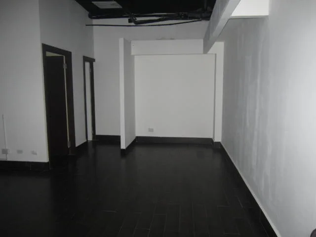 Alquiler de local comercial avenida balboa 16 4168 ams negociandotuinmueble — 4