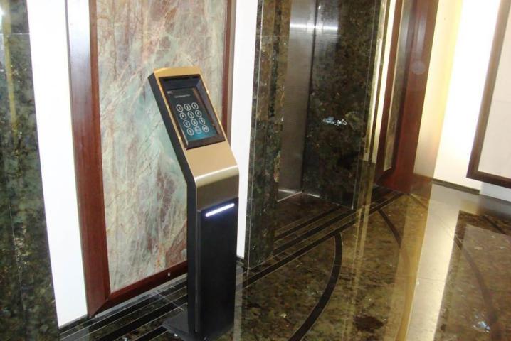  oficina comercial en alquiler avenida balboa ifr 15-2466