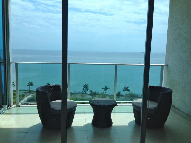 To rent exclusive apartment in av. balboa