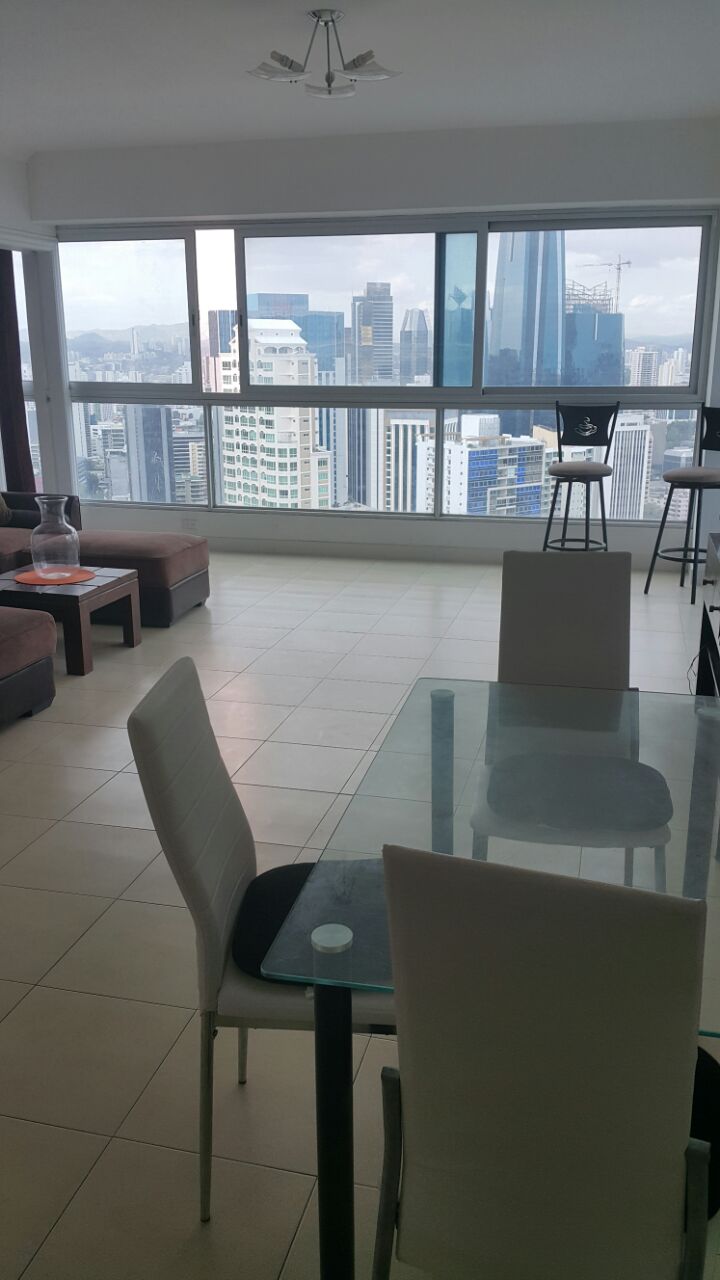 Se vende apartamento amoblado frente al mar
