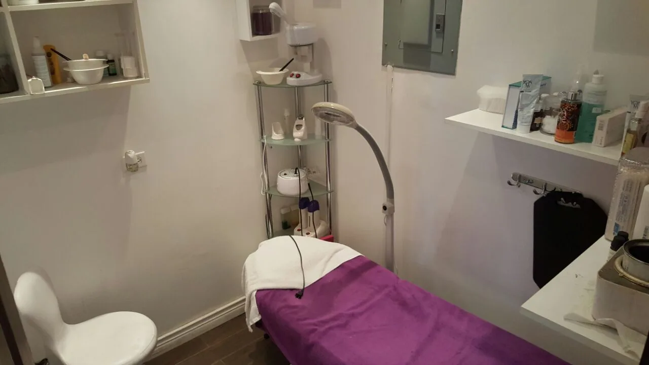 Salon de belleza totalmente operativo en venta en avenida balboa — 2