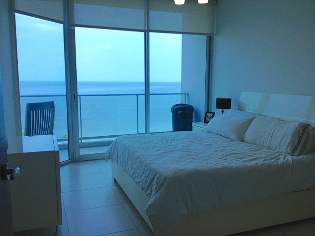 Se vende lindo apartamento amoblado con vista al mar