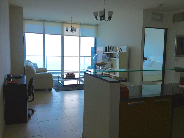 Se vende lindo apartamento amoblado con vista al mar