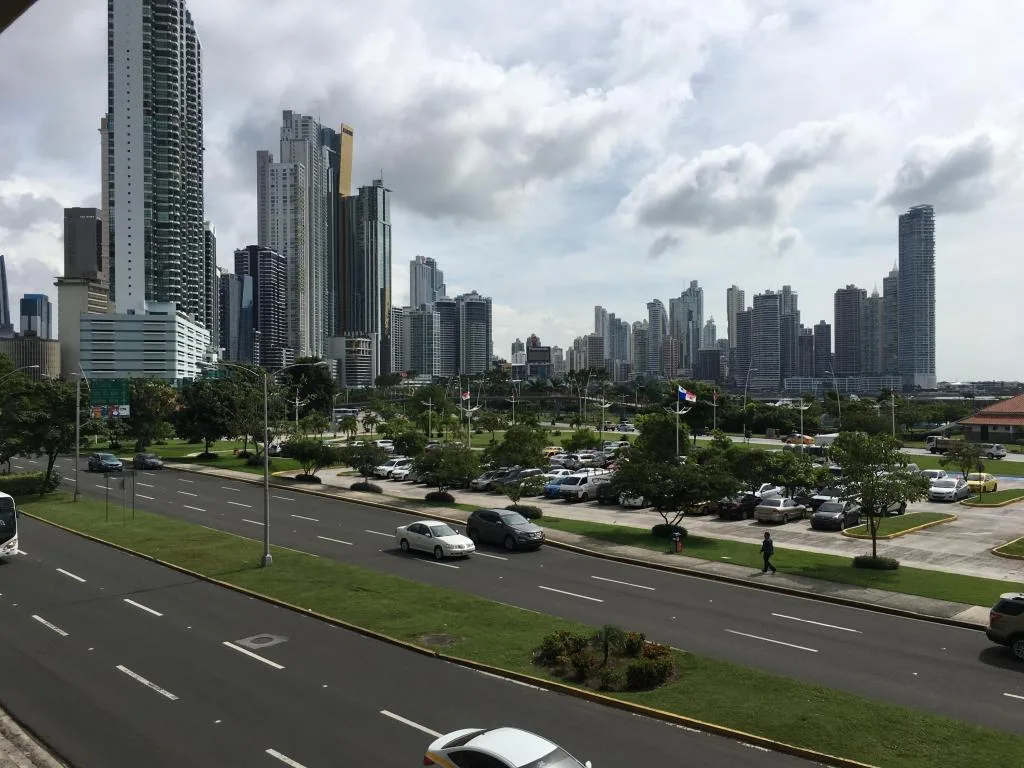 Apartamento en alquiler avenida balboa panama ams 16 4546 negociandotuinmueble — 4