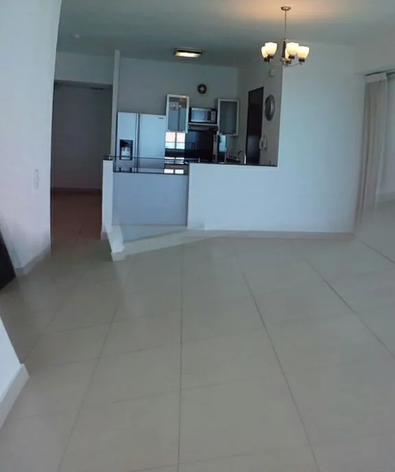 Se vende apartamento con linea blanca frente al mar — 2