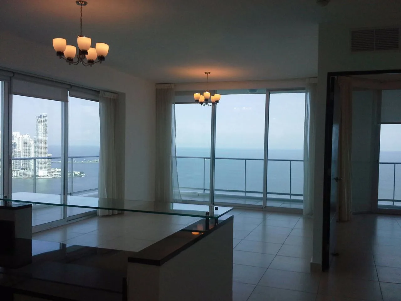 Se vende apartamento con linea blanca frente al mar — 3