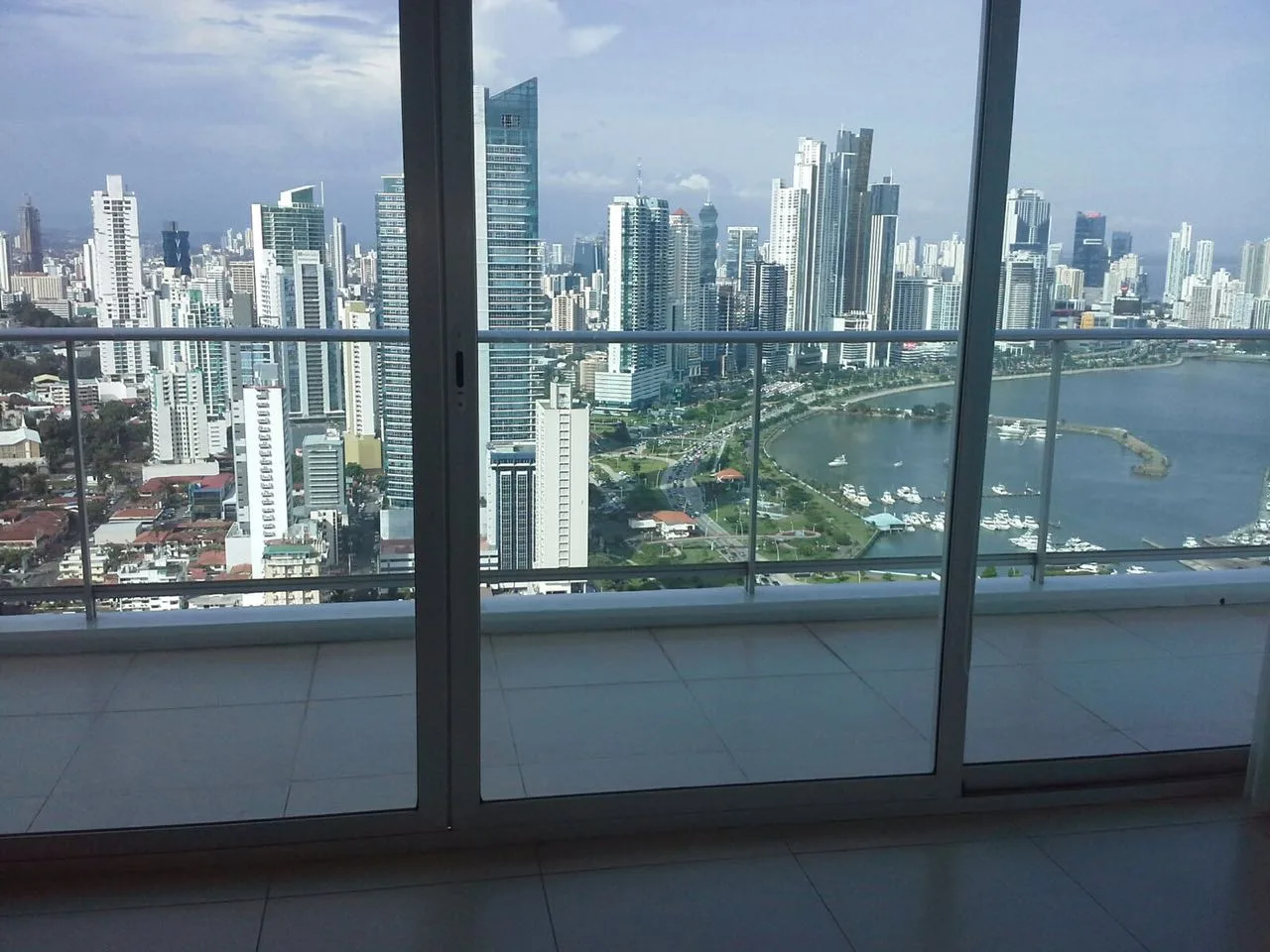 Se vende apartamento con linea blanca frente al mar — 5