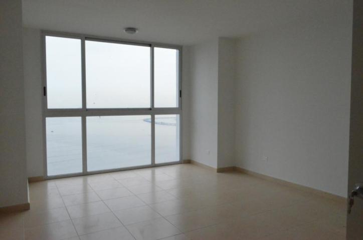 Alquilo apartamento en la avenida balboa