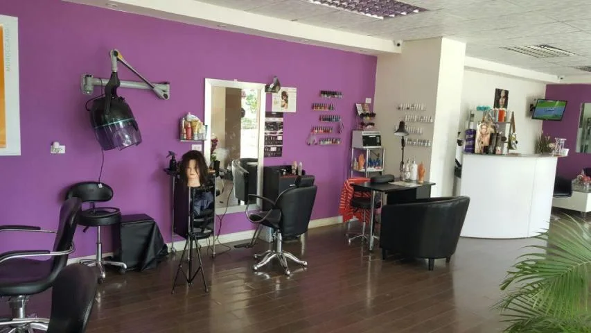 Salon de belleza y estetica en funcionamiento en venta en av. balboa — 5