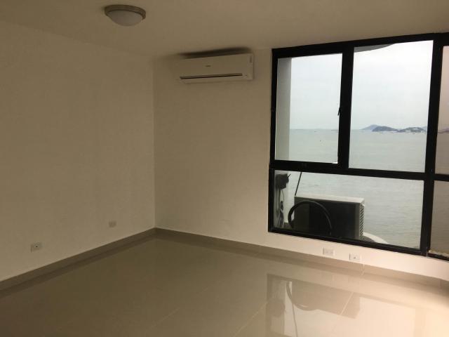 Alquiler apartamento remodelado con vista al mar 16-2909