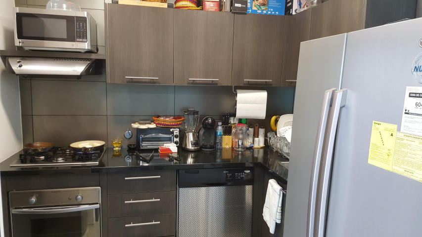 Venta amplio apartamento con vista al mar 16-4644