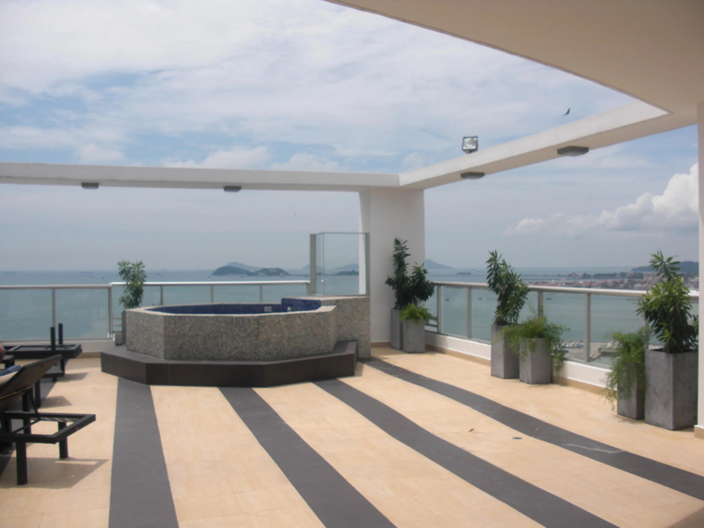 Se alquila apartamento avenida balboa amoblado vista al mar  — 3