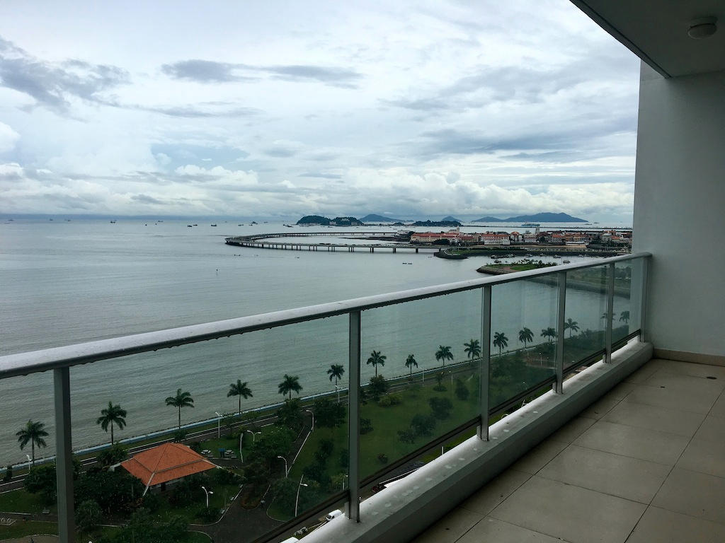Vendo hermoso apartamento amoblado, vista al mar, avenida balboa 