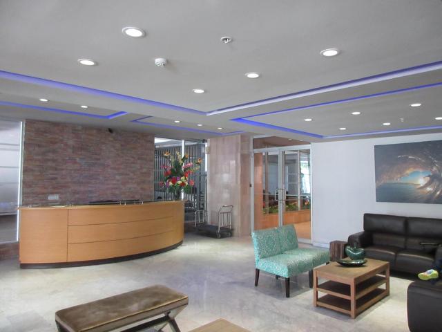 Spacious and bright apartment with spectacular sea views.lbr