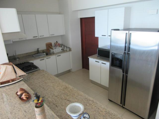 Spacious and bright apartment with spectacular sea views.lbr