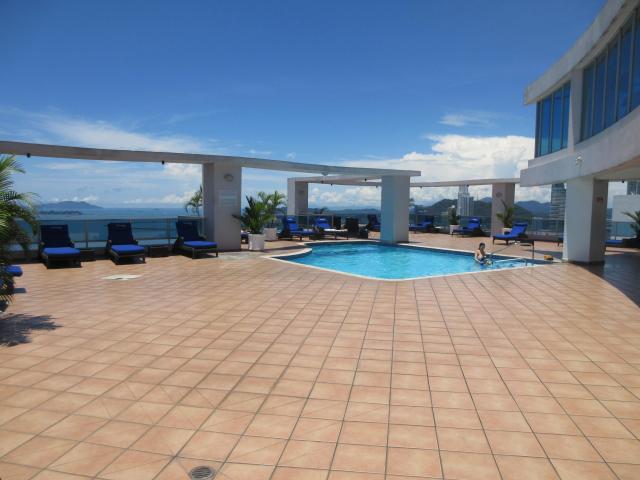 Spacious and bright apartment with spectacular sea views.lbr