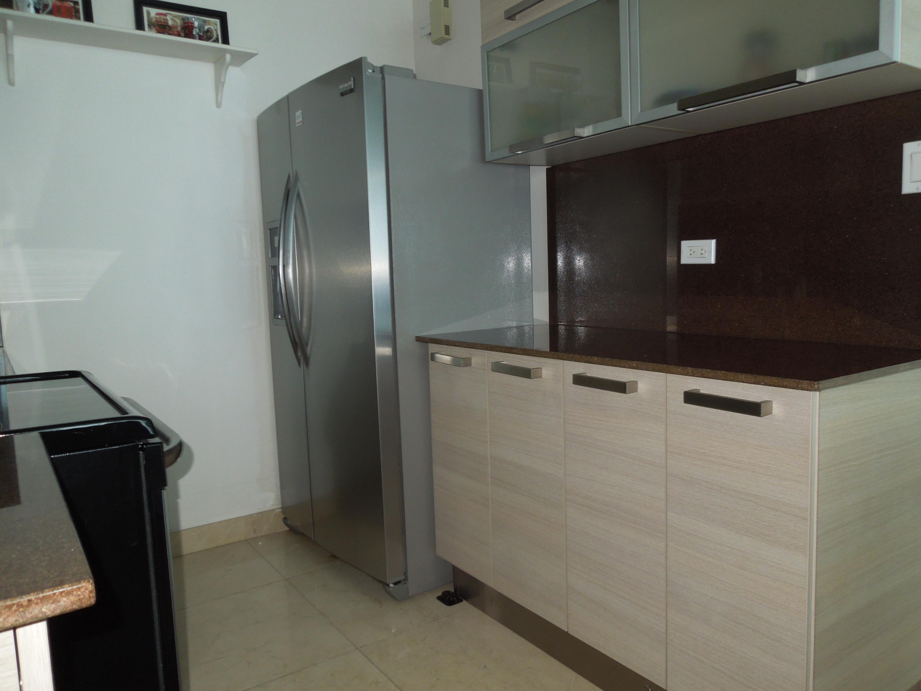 Alquilo apartamento en la ave. balboa 