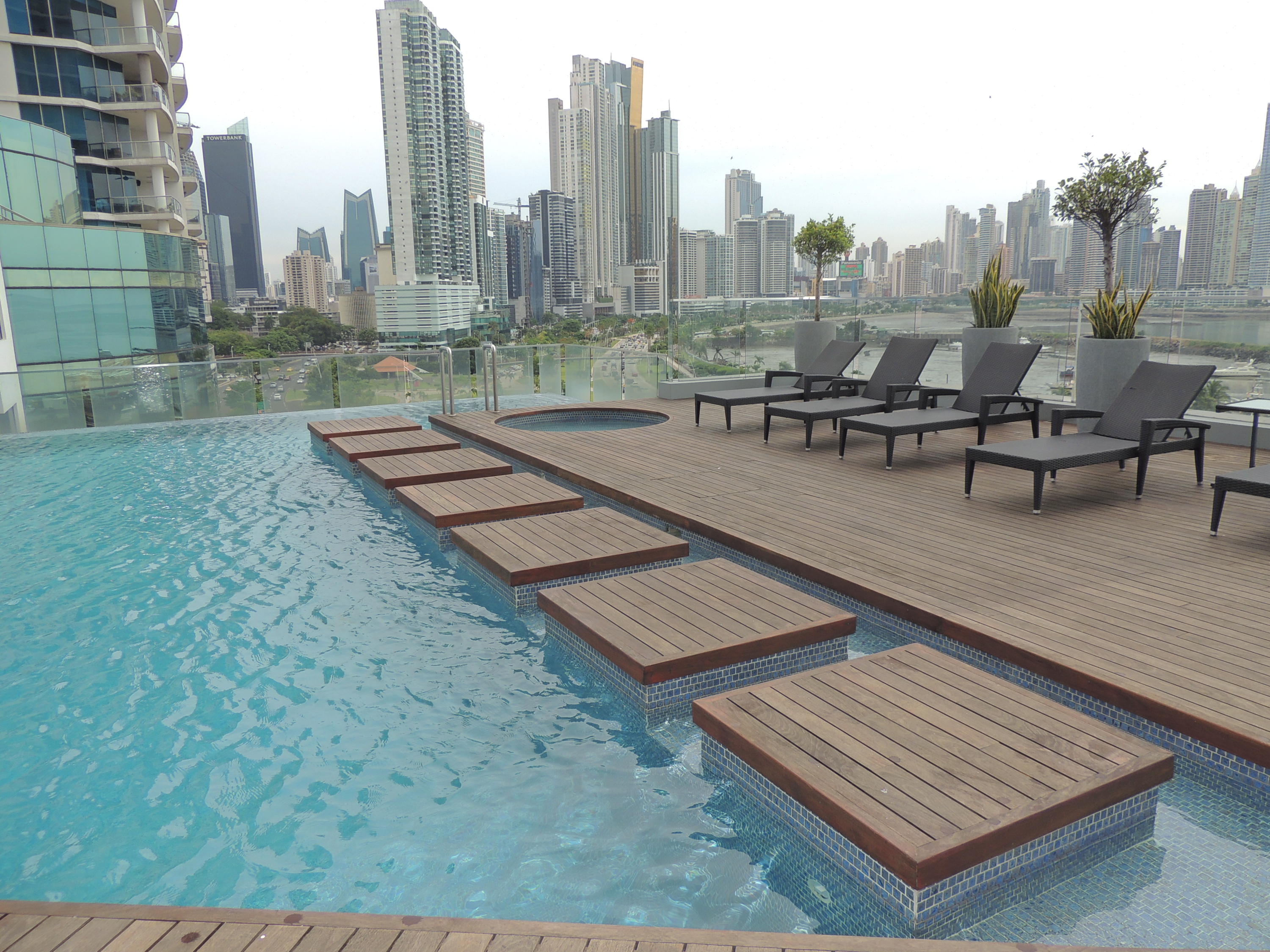 Alquilo hermoso y lujoso apartamento avenida balboa 