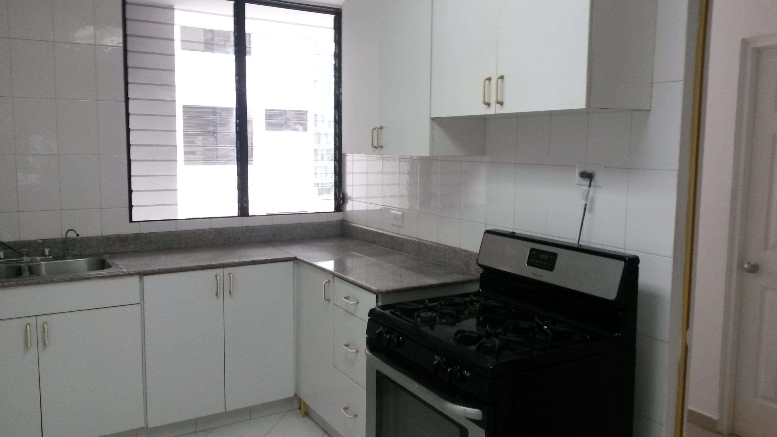 Alquilo apartamento vista al mar, avenida balboa 