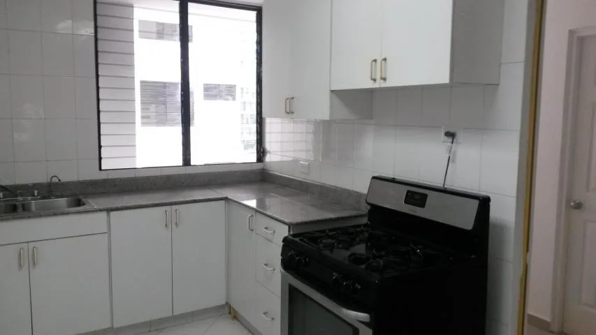 Alquiler de apartamento140 mts2 coral reef av balboa yh 16-4994 — 3