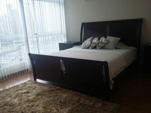 Furnished apartment in av balboa.