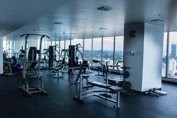 Apartamento amoblado en la av balboa.