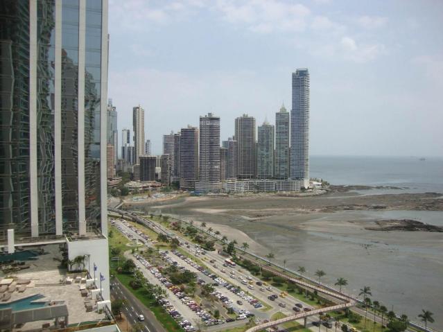 Apartamento amoblado en la av balboa.