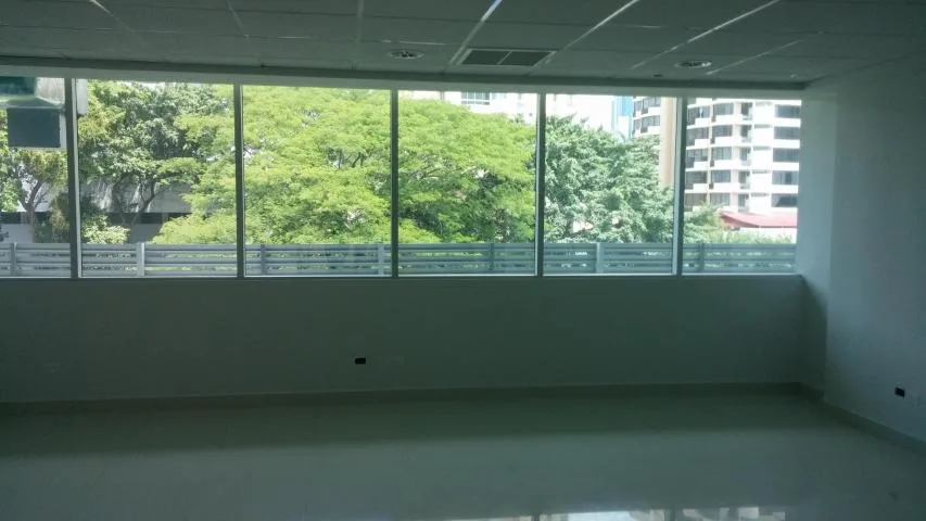 Alquiler de local comercial en via brasil  — 2
