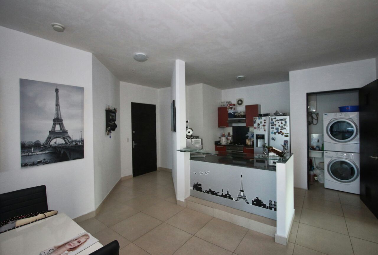 Se alquila apartamento full amoblado y frente al mar