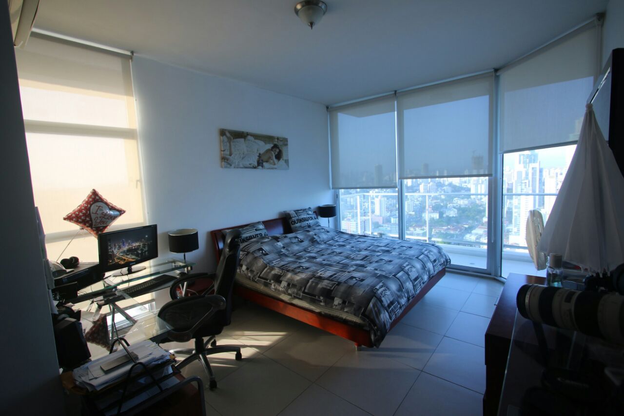 Se alquila apartamento full amoblado y frente al mar