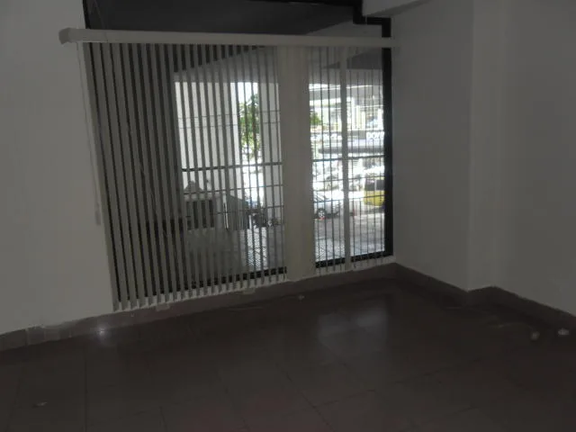 Alquiler hermosa oficina en avenida balboa  — 5