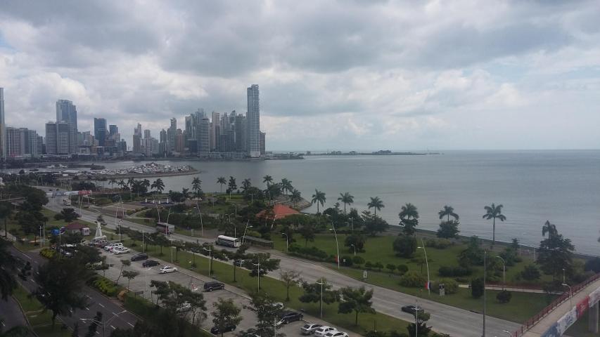 Apartamento avenida balboa amoblado con balcon (16-4720 dh)