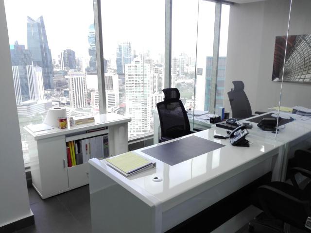 Venta amplia y lujosa oficina en torre bitsa 