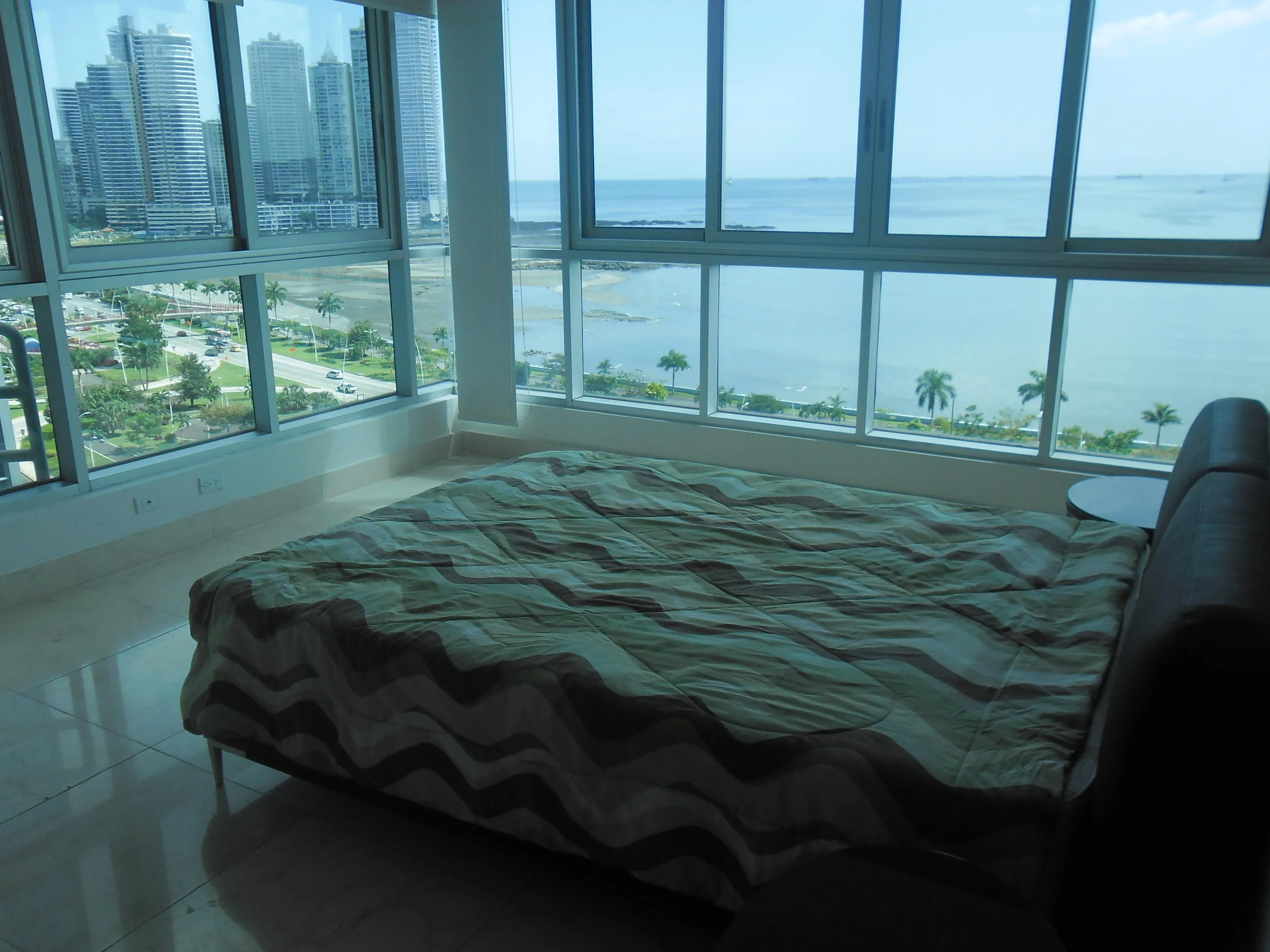 Alquilo apartamento 2 recamaras amoblado avenida balboa vista al mar  — 3