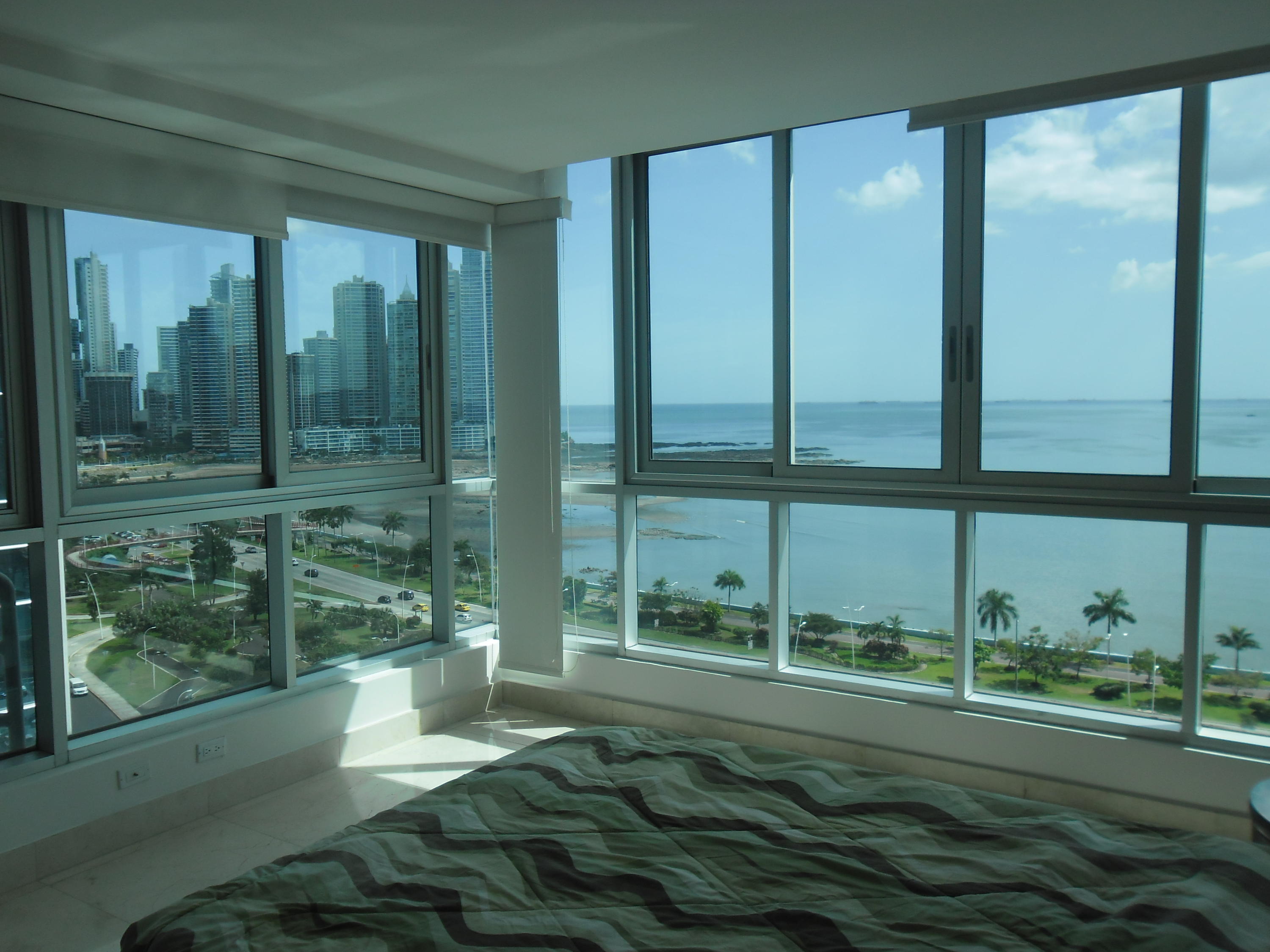 Alquilo apartamento 2 recamaras amoblado avenida balboa vista al mar 