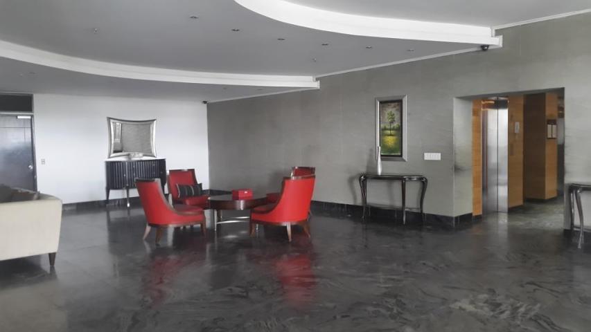  lujoso apartamento en avenida balboa 
