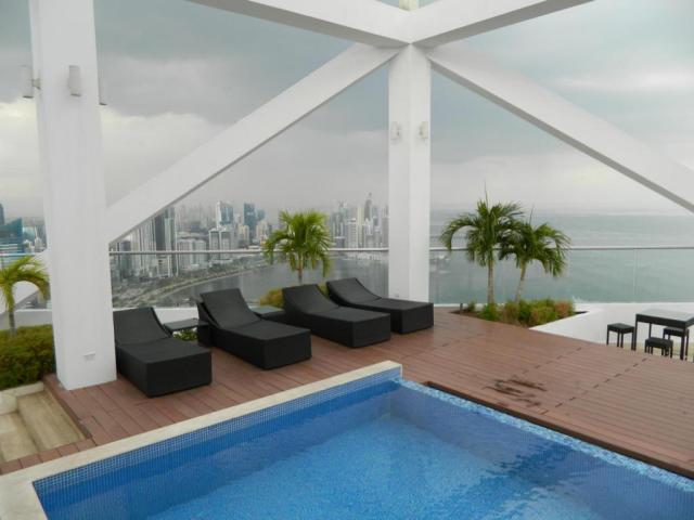 Alquiler amplio apartamento con vista al mar  