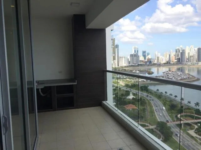 Alquiler amplio apartamento con vista al mar   — 5