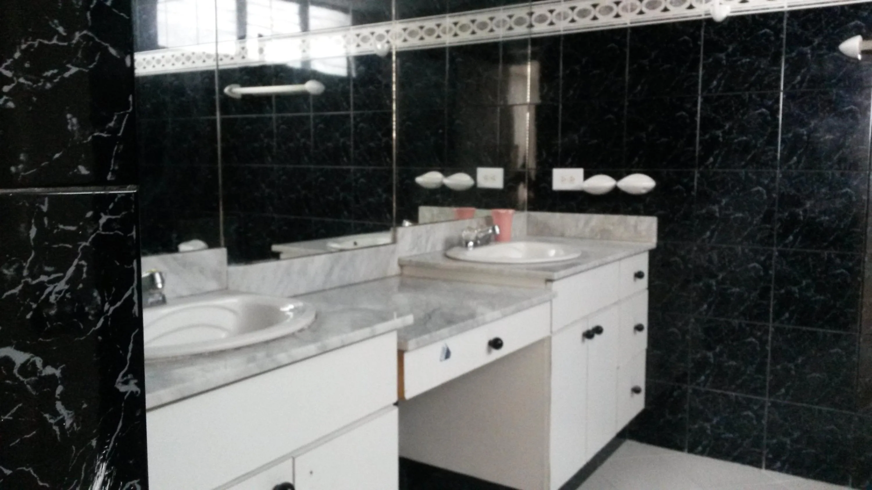 Alquilo apartamento amoblado, vista al mar, 2 recamaras, avenida balboa cp164994 — 2