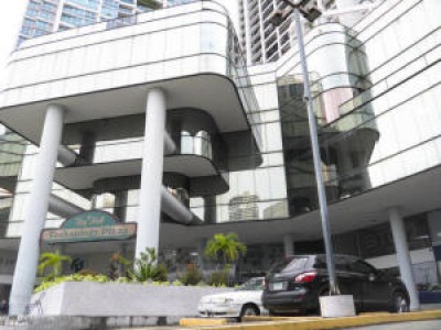 Spacious office, located in the financial area of the city, with easy access, within a shopping cent