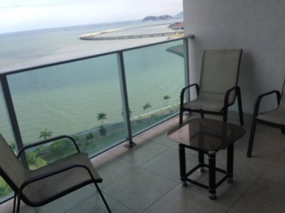 Hermoso y amplio apartamento amoblado frente al mar, 1 recámara, 2 baños, espectacular balcón, sa