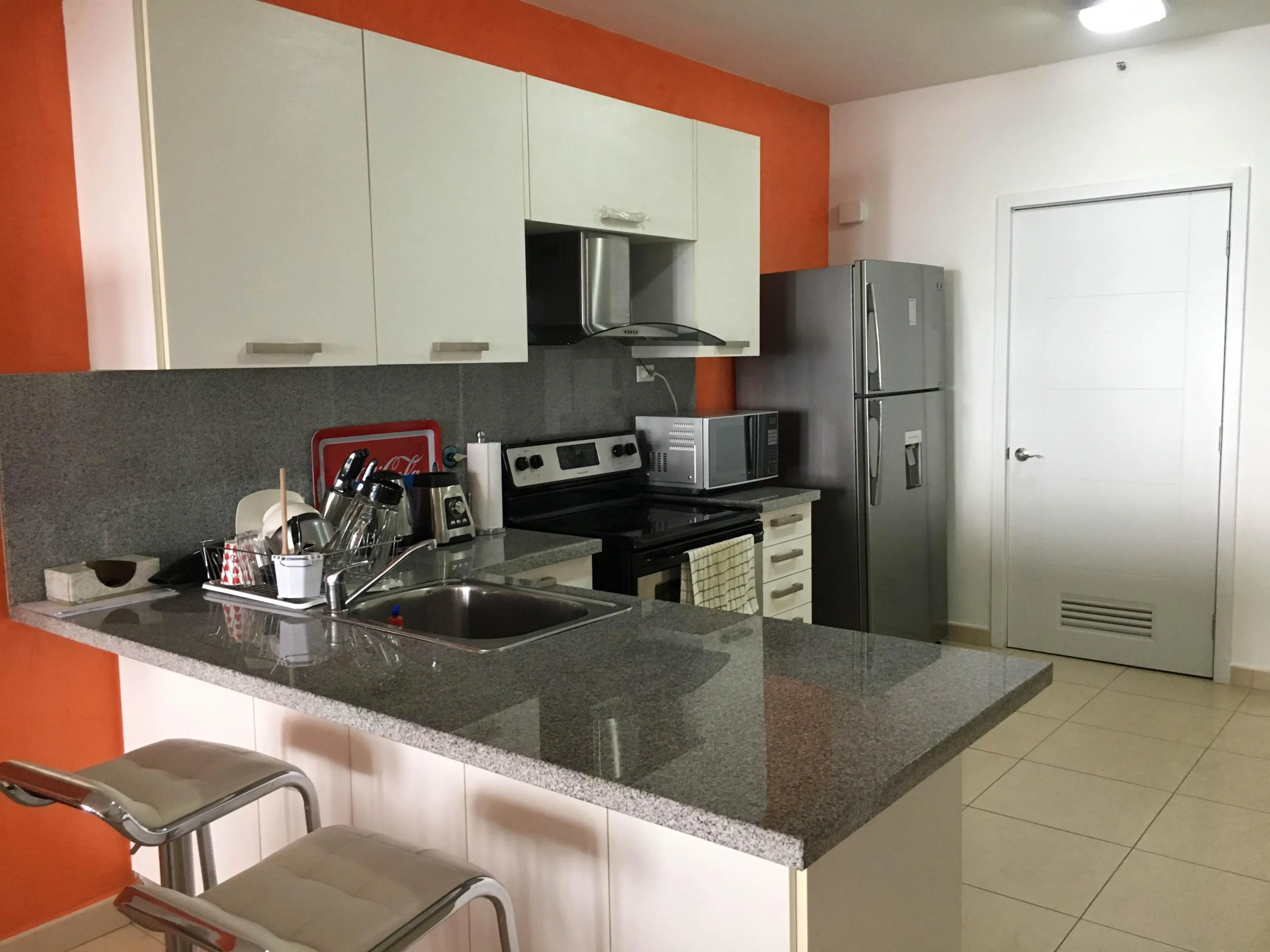 Vendo espectacular apartamento amoblado, avenida balboa, cp164964 — 2