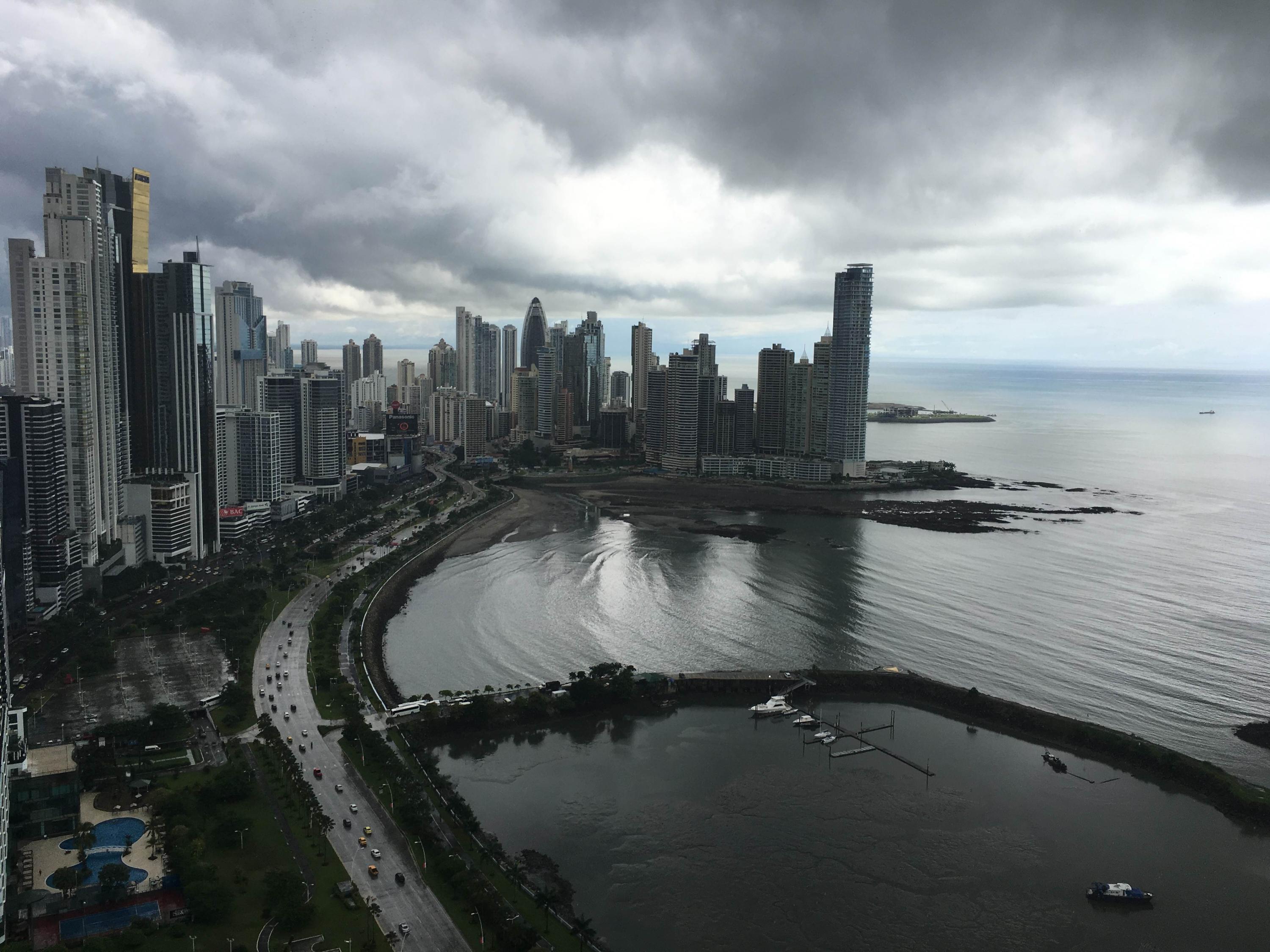 Vendo apartamento avenida balboa 2 recamaras vista al mar 