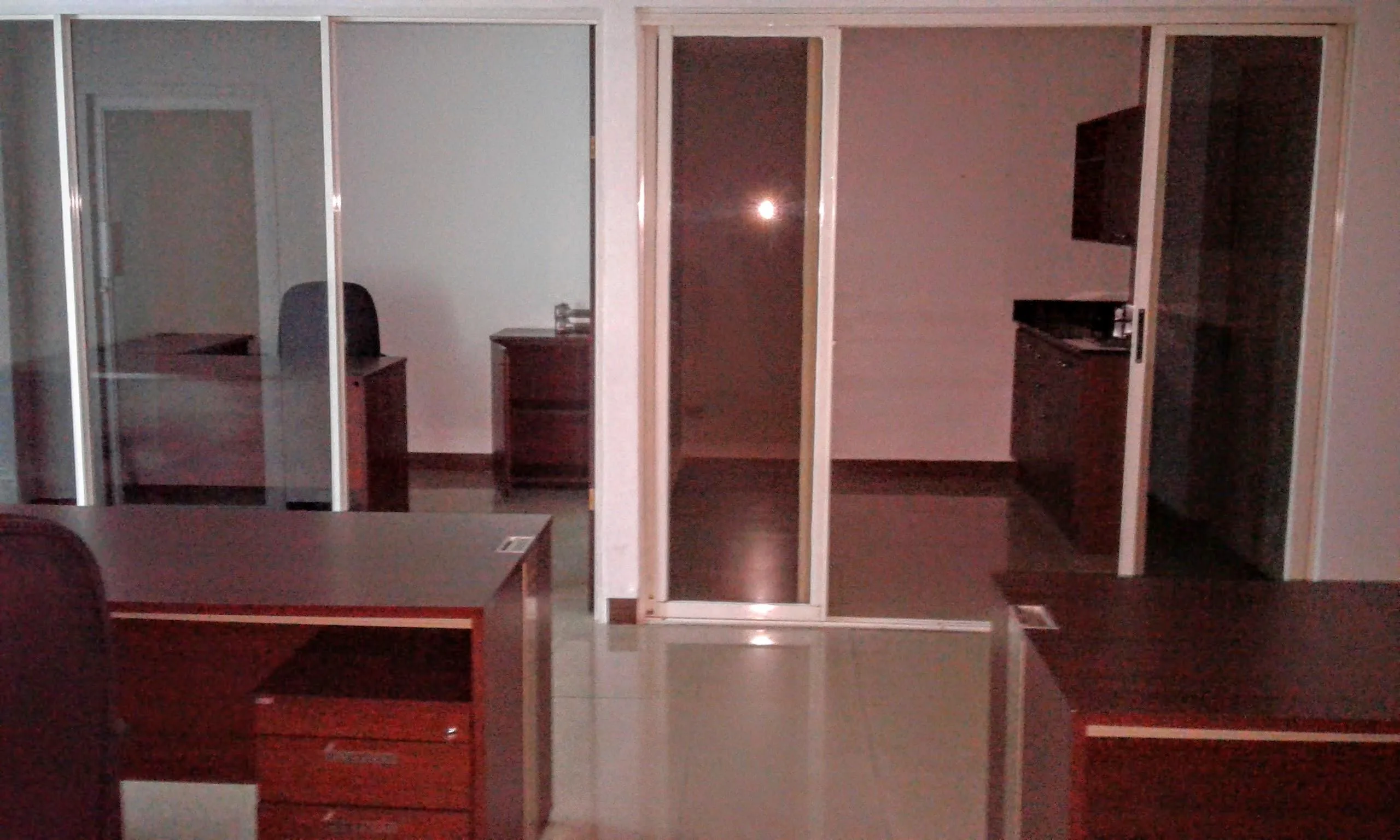 Se alquila amplia y funcional oficina en bella vista torre banesco  — 2