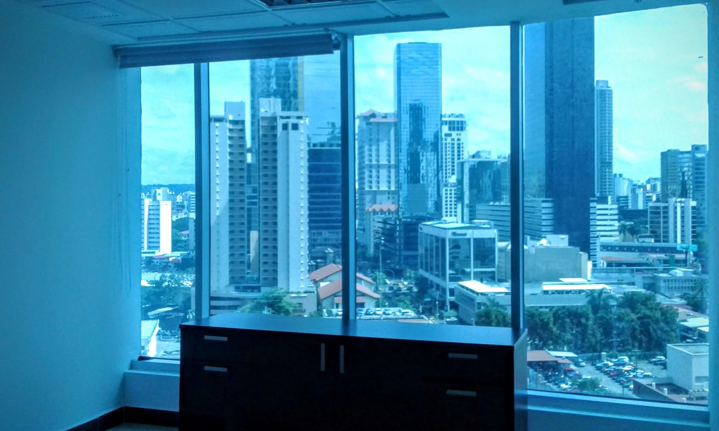Se alquila amplia y funcional oficina en bella vista torre banesco  — 5