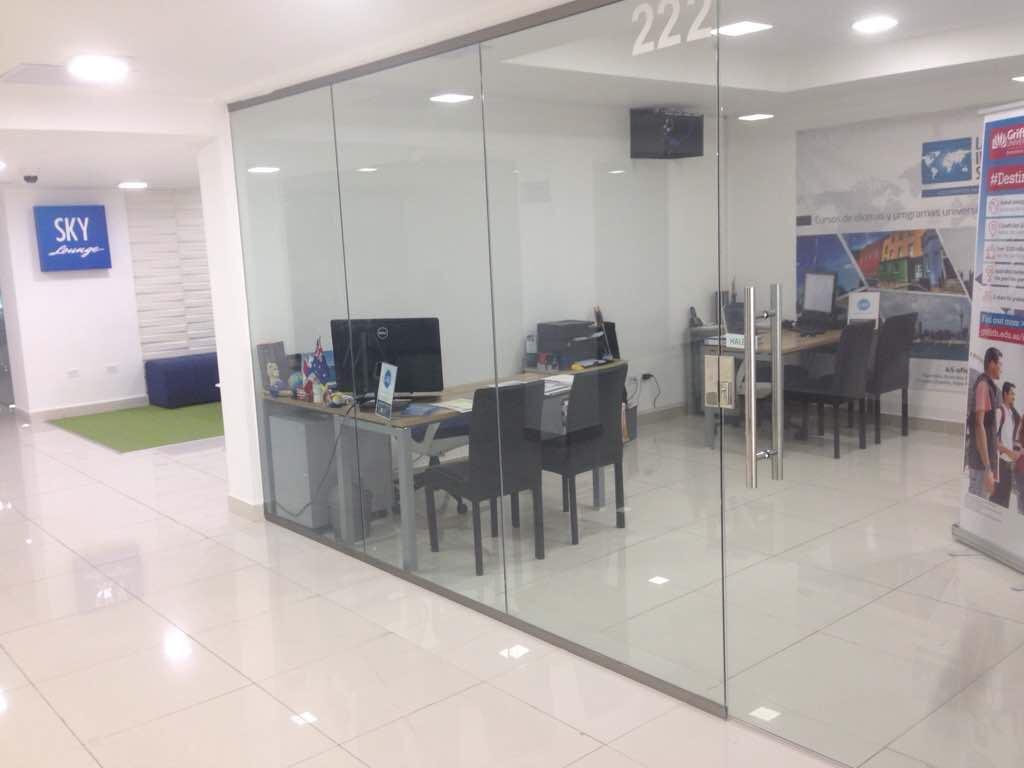 Alquilo centrica oficina de uso compartido, 20mts, avenida balboa, cp17817