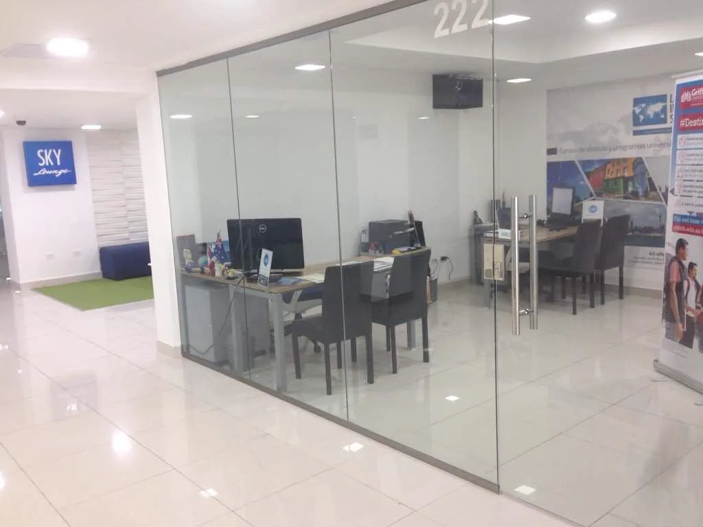 Alquilo centrica oficina de uso compartido, 20mts, avenida balboa, cp17817 — 2