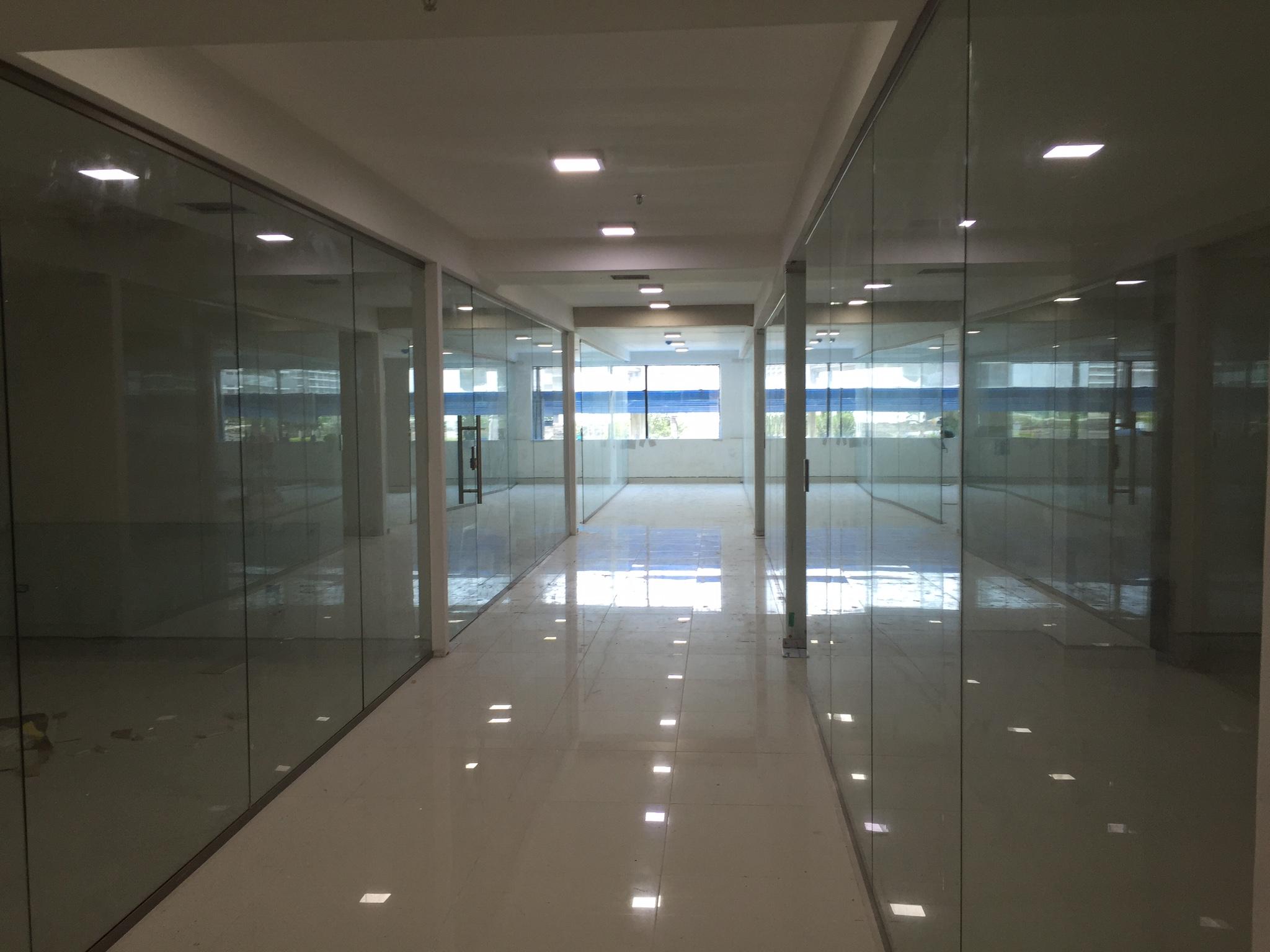 Alquilo centrica y amoblada oficina, 22mts, avenida balboa, cp152668