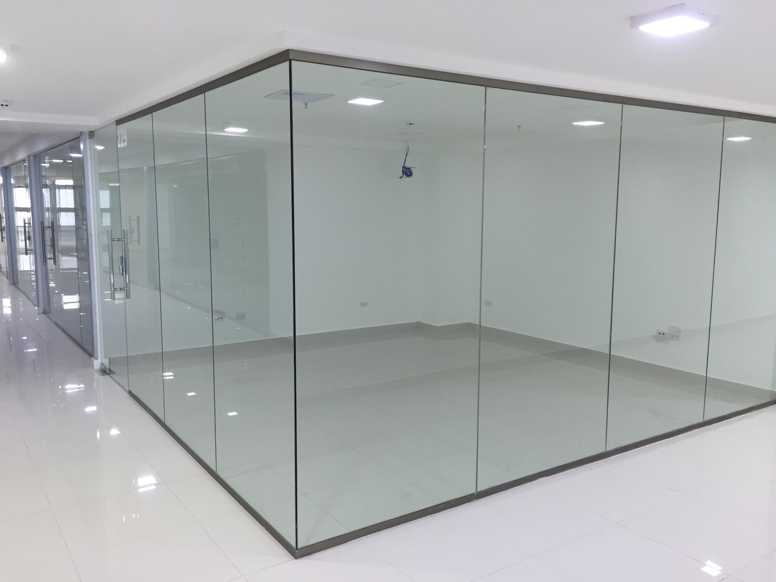Alquilo centrica y amoblada oficina, 38mts, avenida balboa, cp162042